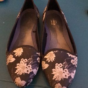 Crocs! Black with floral print!